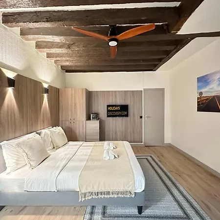 Charming & Unique In Le Marais Appartamento Parigi